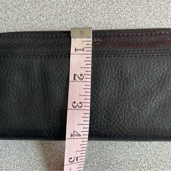 Vintage Fossil Black Leather Zip Around Wallet - Picture 5 of 13